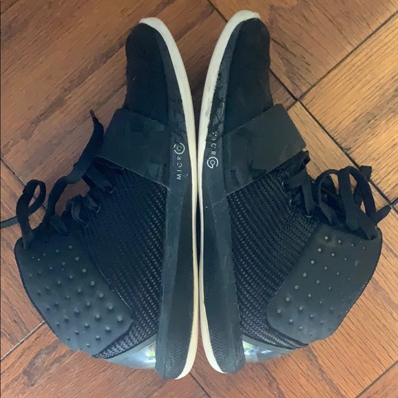 Men’s Black Under Armour Basketball Sneakers - Picture 4 of 6